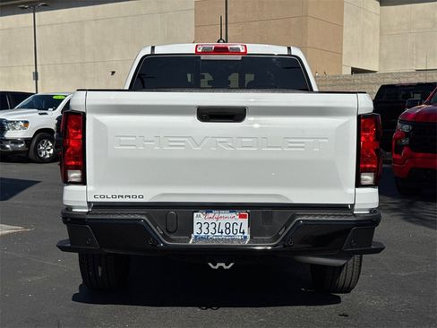 Used 2025 Chevrolet Colorado W/T image 10