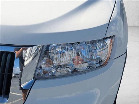 Used 2011 Jeep Grand Cherokee Laredo image 16