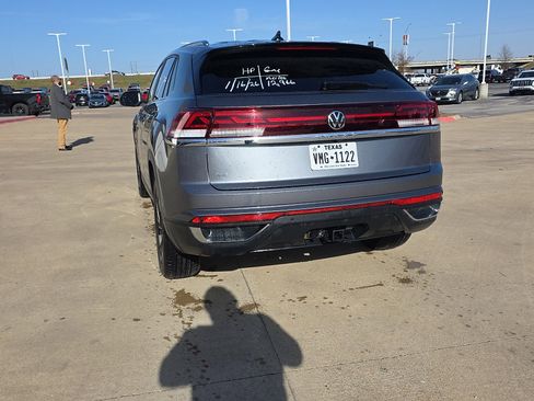 Used 2024 Volkswagen Atlas Cross Sport SE image 12