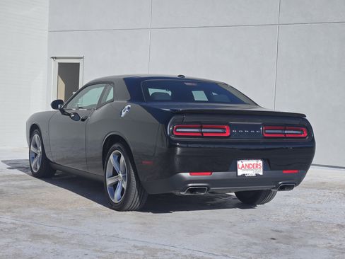 Used 2017 Dodge Challenger R/T image 5