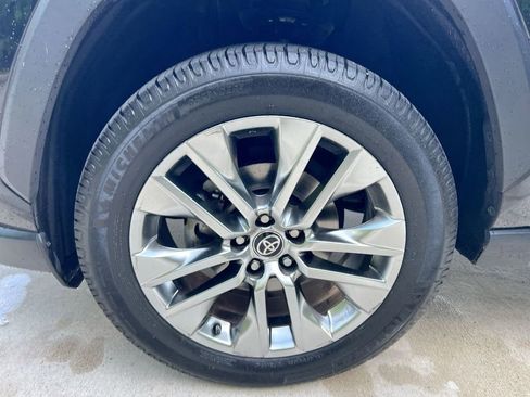Used 2021 Toyota RAV4 XLE Premium FWD image 9