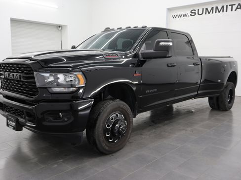 Used 2024 RAM 3500 Big Horn w/ Night Edition AWD/4WD image 7