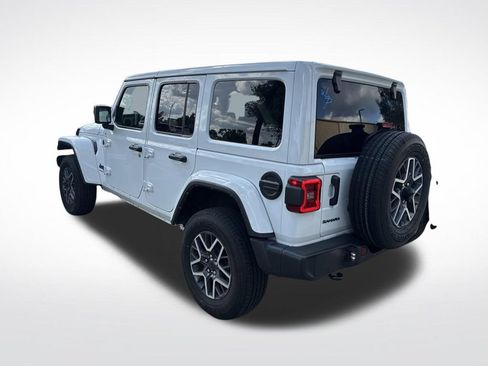 Used 2025 Jeep Wrangler Unlimited Sahara AWD/4WD image 31