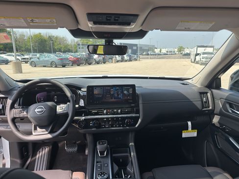 New 2026 Nissan Pathfinder Platinum AWD/4WD image 28