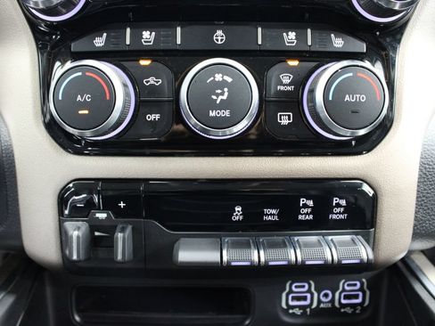 Used 2022 RAM 1500 Laramie AWD/4WD image 13
