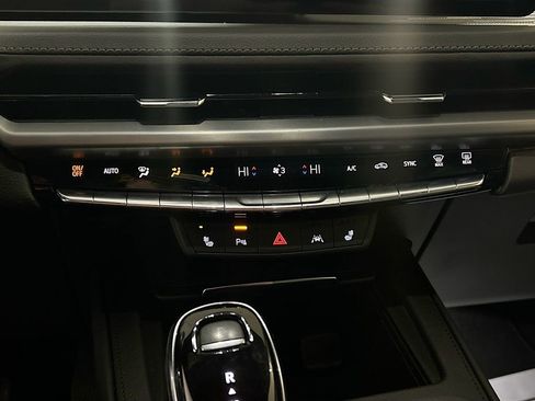 Used 2024 Cadillac XT4 Premium Luxury w/ Technology Package AWD/4WD image 16