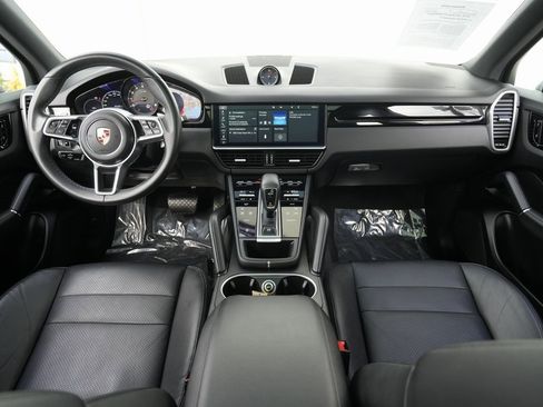 Used 2020 Porsche Cayenne image 40
