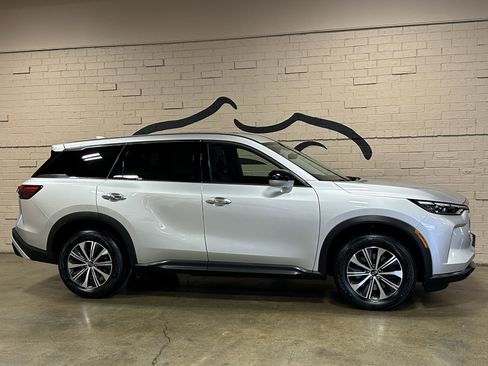 Used 2023 INFINITI QX60 Pure image 2