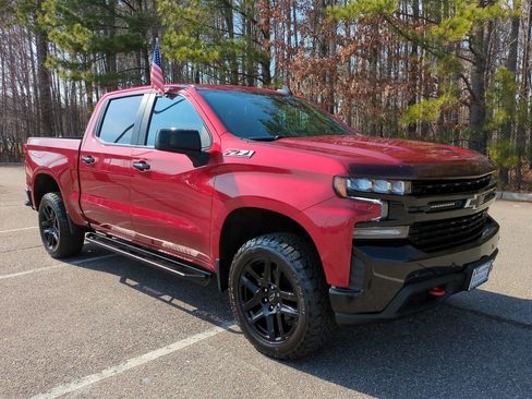 Used 2021 Chevrolet Silverado 1500 LT Trail Boss w/ Convenience Package II AWD/4WD image 2