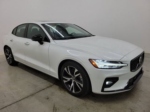 Used 2024 Volvo S60 B5 Plus image 4