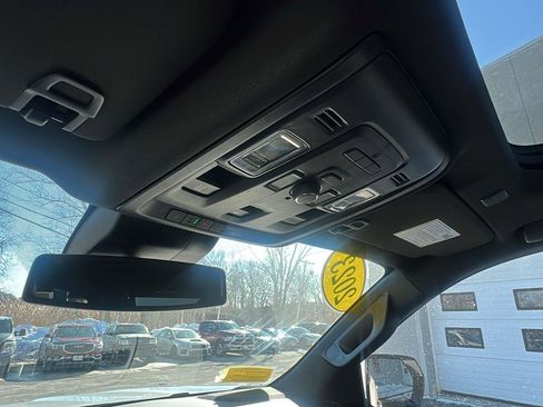 Used 2023 GMC Yukon SLT w/ SLT Luxury Package image 20