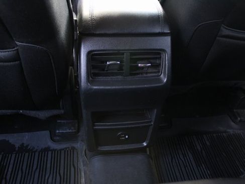 Used 2021 Ford Edge SE image 30