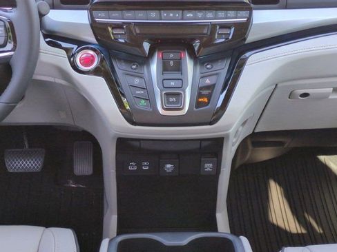 New 2026 Honda Odyssey Touring image 18