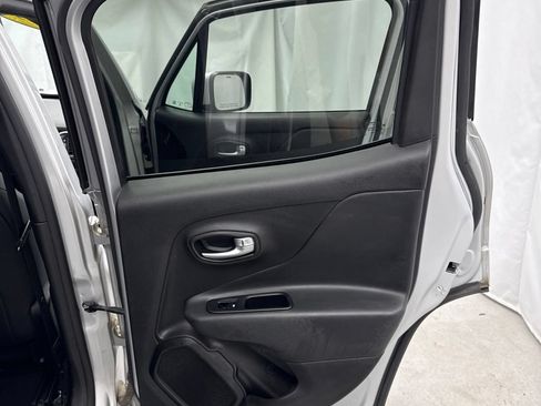 Used 2019 Jeep Renegade Limited w/ Quick Order Package 22P AWD/4WD image 34