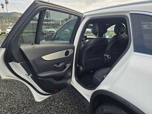 Used 2019 Mercedes-Benz GLC 300 4MATIC image 17