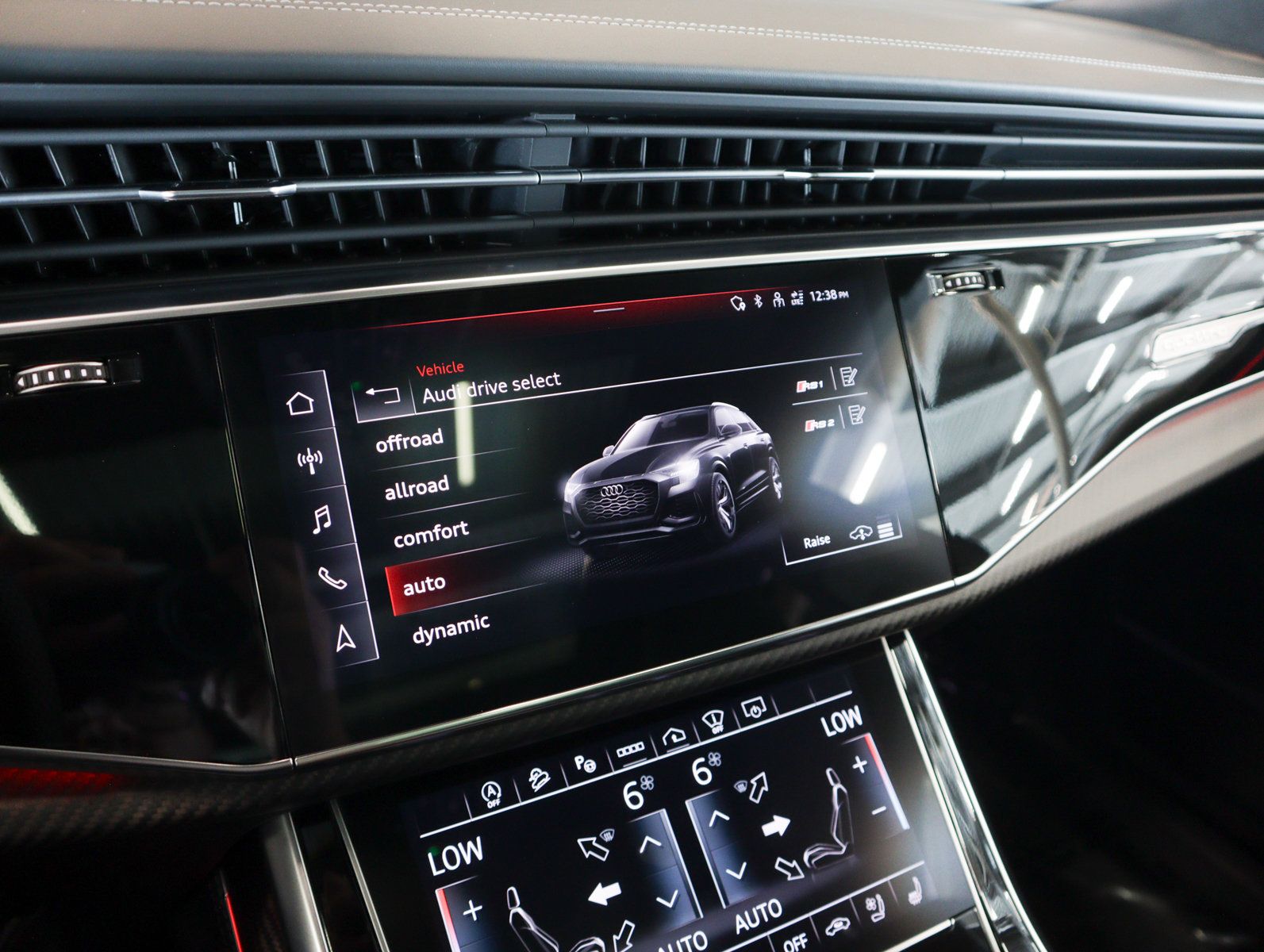 Used 2024 Audi RS Q8 AWD/4WD image 22