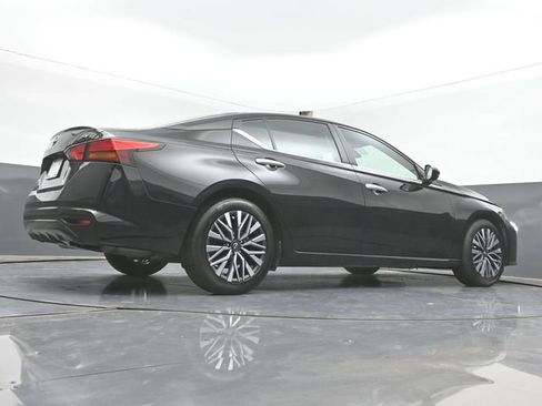 Used 2024 Nissan Altima 2.5 SV FWD image 43