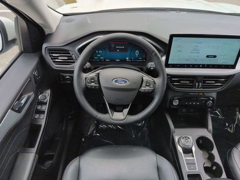 Certified 2025 Ford Escape Platinum w/ Class II Trailer Tow Package AWD/4WD image 16