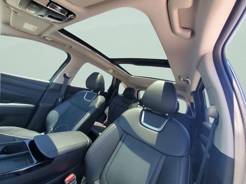 Certified 2025 Hyundai Tucson Limited FWD image 16