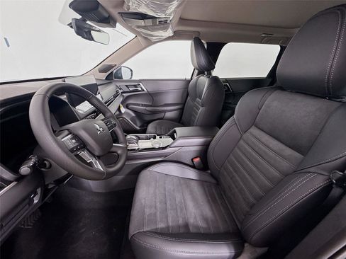 New 2025 Mitsubishi Outlander SE image 22