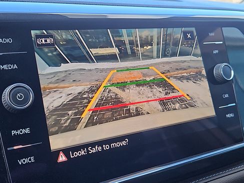 Certified 2022 Volkswagen Taos SEL image 8