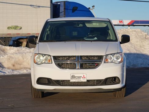 Used 2018 Dodge Grand Caravan SE w/ UConnect Hands-Free Group image 8