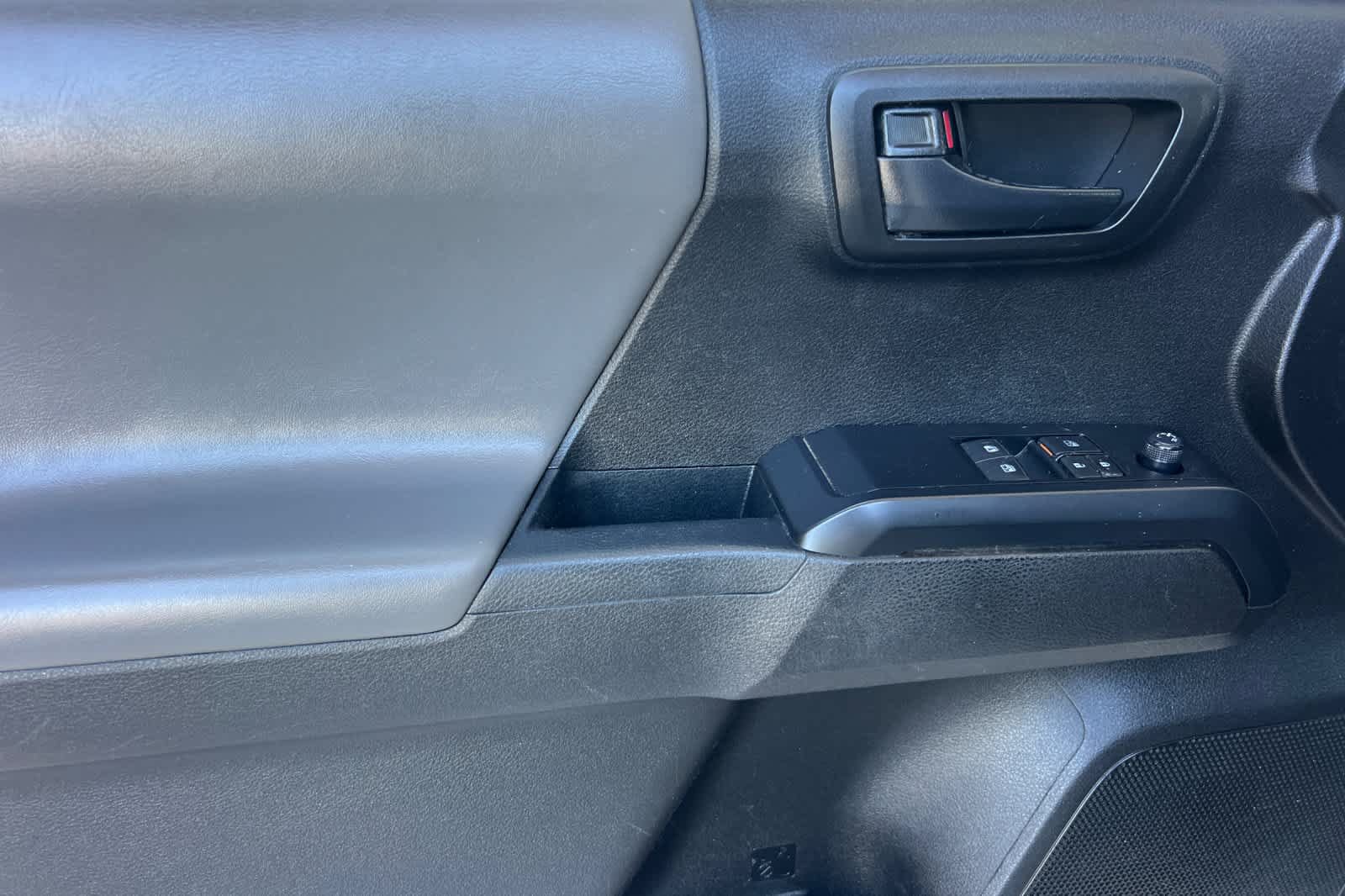 Used 2022 Toyota Tacoma SR RWD image 11