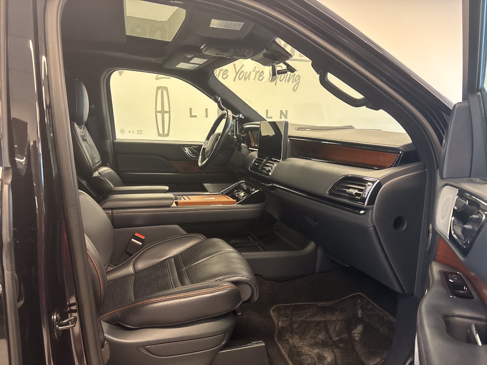 Certified 2024 Lincoln Navigator Black Label AWD/4WD image 6