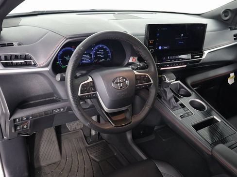 Used 2026 Toyota Sienna XSE FWD image 6