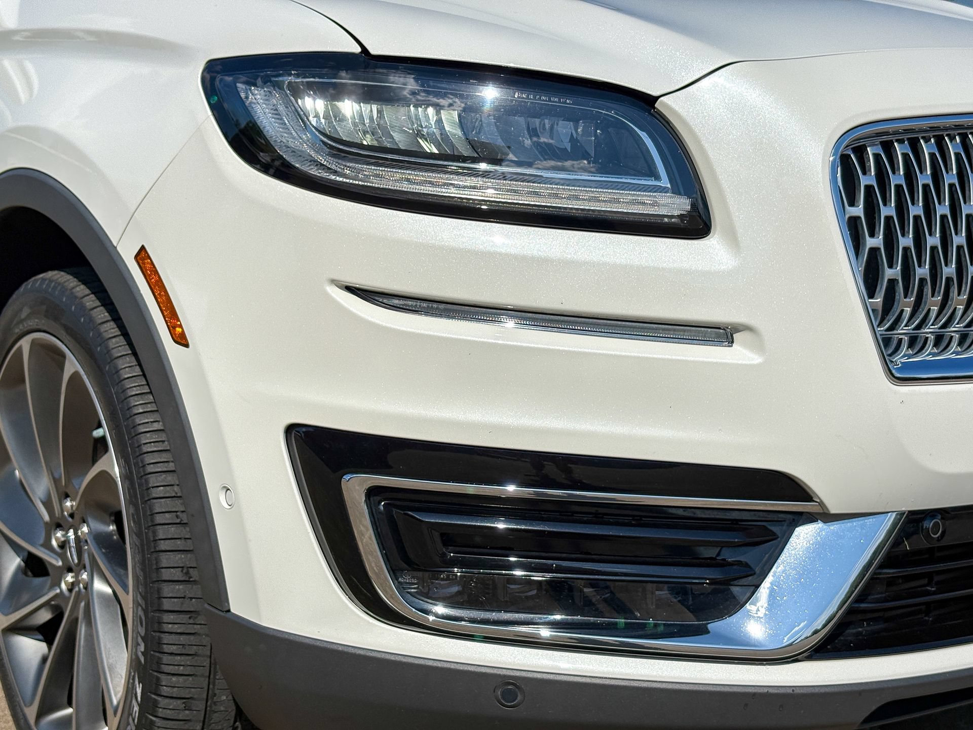 Used 2020 Lincoln Nautilus Reserve w/ Equipment Group 201A FWD image 3