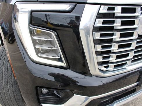 Used 2025 GMC Yukon Denali w/ Sun & Power Step Package image 4