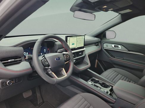 New 2026 Ford Explorer ST-Line w/ ST-Line Street Pack image 7