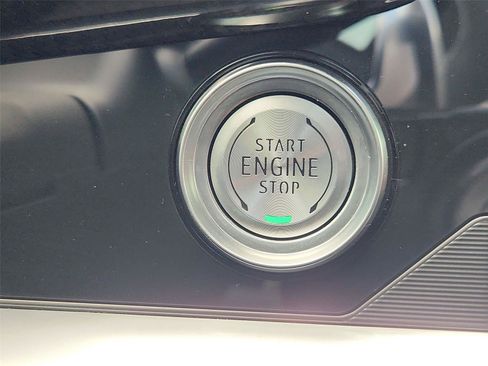Used 2022 Chevrolet Corvette Stingray Preferred Cpe w/ Z51 Performance Package RWD image 17