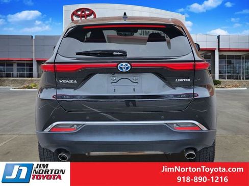 Used 2023 Toyota Venza Limited image 7