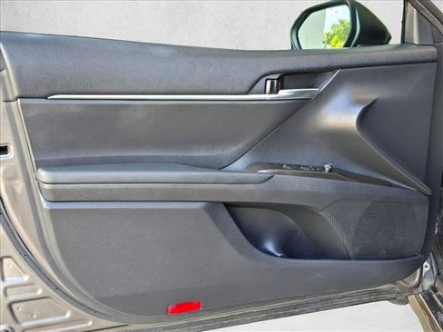 Used 2024 Toyota Camry SE FWD image 10