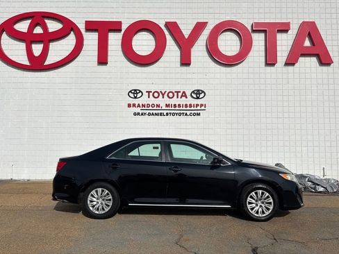 Used 2014 Toyota Camry LE image 4