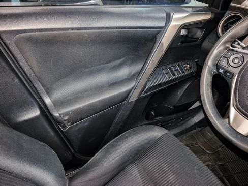 Used 2014 Toyota RAV4 LE AWD/4WD image 31
