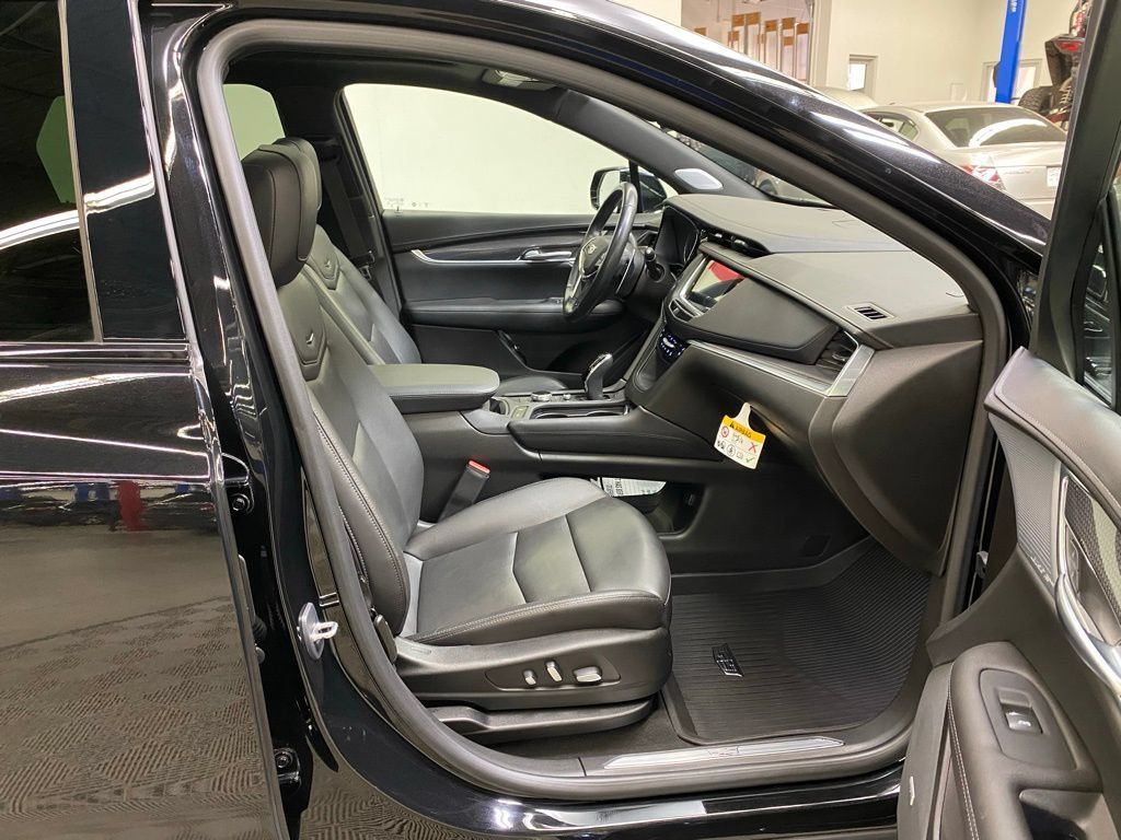 Used 2023 Cadillac XT5 Sportv AWD/4WD image 16