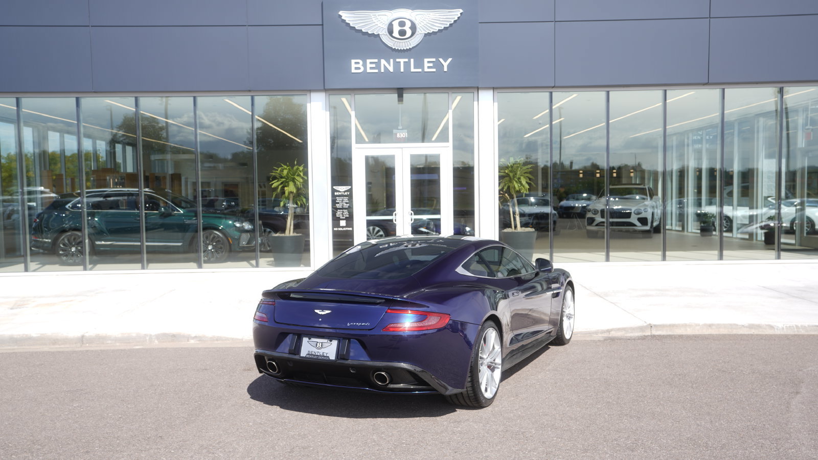 Used 2015 Aston Martin Vanquish Coupe RWD image 3