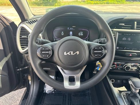 Used 2023 Kia Soul LX w/ Option Group 015 FWD image 18