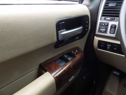 Used 2010 Toyota Sequoia Platinum AWD/4WD image 27
