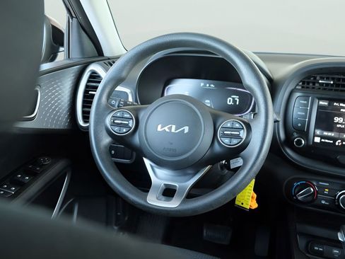 Used 2023 Kia Soul LX FWD image 9