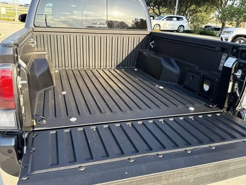 Used 2021 Toyota Tacoma TRD Sport w/ Technology Package AWD/4WD image 12