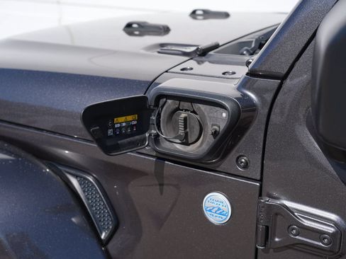 Used 2023 Jeep Wrangler Unlimited Sahara w/ Cold Weather Group AWD/4WD image 33