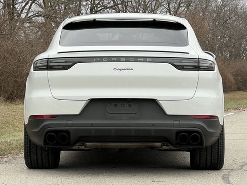 Certified 2022 Porsche Cayenne Platinum Edition image 8