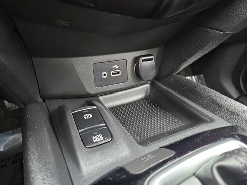 Used 2019 Nissan Rogue SV w/ Sun & Sound Touring Package image 6