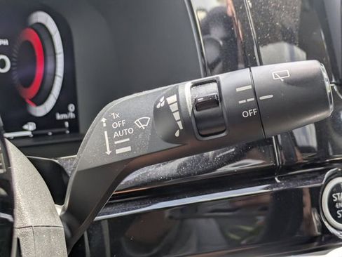 Used 2024 Nissan Pathfinder Platinum w/ Black Appearance Package image 30