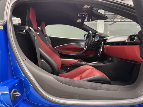Used 2023 McLaren Artura RWD image 11