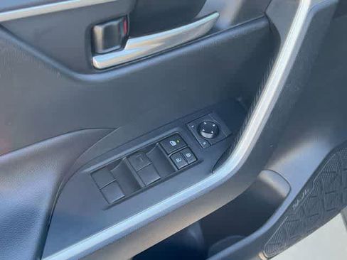 Used 2019 Toyota RAV4 XLE w/ Convenience Package FWD image 30
