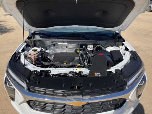 Used 2025 Chevrolet Trax LT image 35